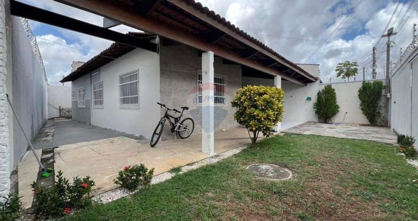 Descubra o Conforto, Casa Com 3 Quartos sendo 2 suítes,  espaçosa, Moderna e em Localização excelente. ACEITA FINANCIAMENTO!
