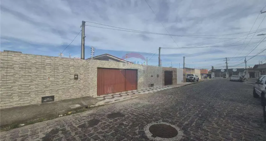 A VENDA - Casa com Piscina, 3 Quartos 2 Suítes, Estrutura para 1º Andar - ACEITA FINANCIMENTO