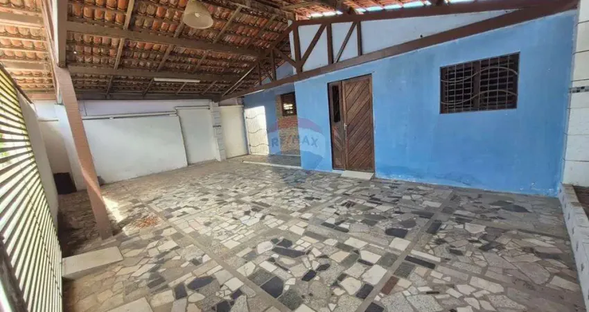 Casa a Venda - Com 10 cômodos sendo 03 quartos 01 suíte - Bairro Pajuçara - Conj. Parque das Dunas