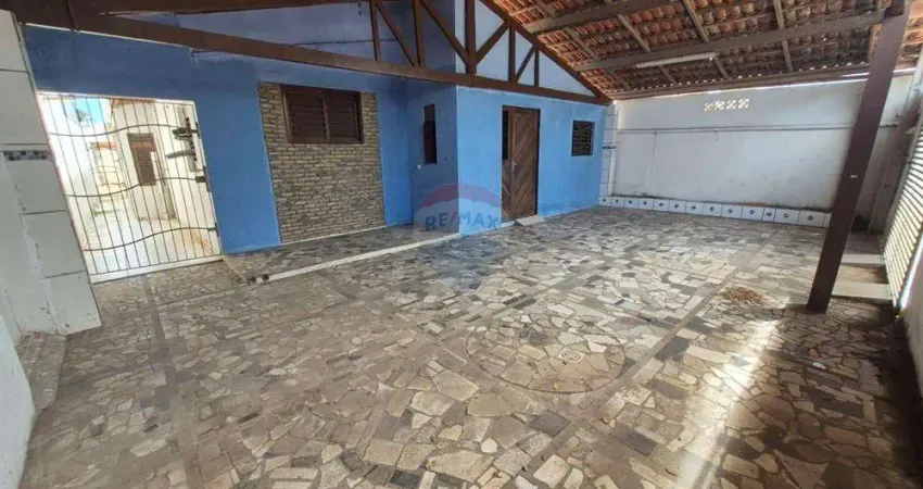 Casa a venda - com 10 cômodos sendo 03 quartos 01 suíte - bairro pajuçara - conj. parque das dunas