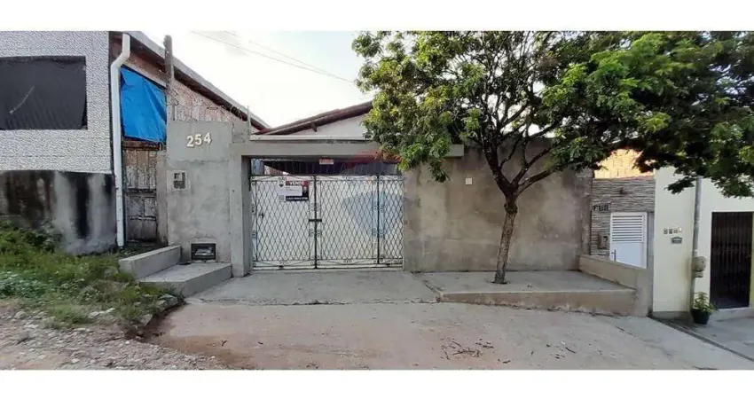 'casa com 2/4 sendo 1 suíte em pajuçara: tranquilidade e conforto'