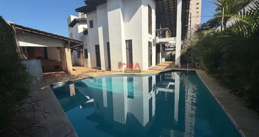 Sobrado de Luxo no Jardim Campo Grande - 4 Quartos, 3 Suítes, 2 Salas, 5 Banheiros, 3 Vagas - São Paulo-SP - 309m².