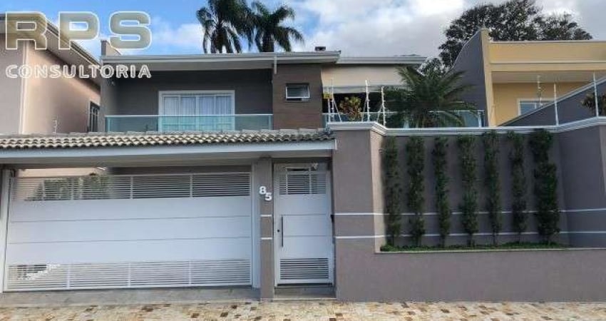 Casa à venda no bairro Vila Gardênia em Atibaia com 373m2, com 3 quartos sendo 1 suite, 3 banheiros, quintal, churrasqueira e localização privilegiada