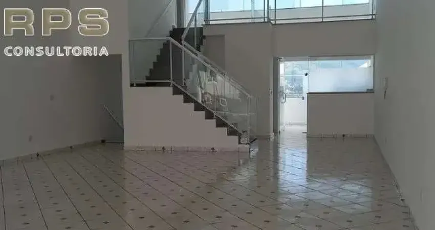 Salão com 277,64 m², copa com gabinete planejado, e 02 banheiros, sendo 01 para PcD;  Mezanino com 49,01 m², com sala de reunião, e 01 banheiro