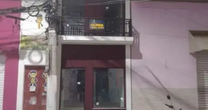 Salão comercial para locação no Centro de Atibaia . Excelente localização .  Salão tipo sobrado sendo na parte térrea com 02 banheiros.