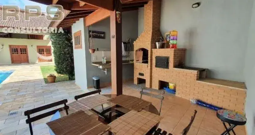 Casa a venda ou locação em Atibaia , 04 suites , 01 com closet, cozinha com despensa, área gourmet com piscina , garagem