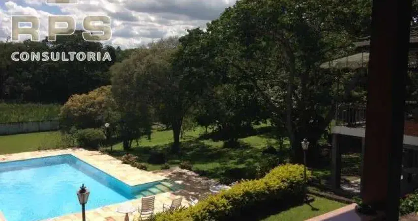 Casa em excelente bairro de Atibaia, com vista para a Pedra Grande, comprar chacara com 09 quartos , imobiliaria em Atibaia