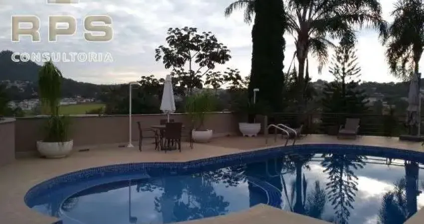Casa à venda no Condomínio Flamboyant com linda vista para a Pedra Grande, 5 quartos, escritório, churrasqueira, piscina com vista fantástica,!