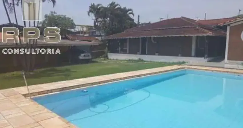 Casa de Campo a venda em Piracaia, 750m² de área total, 3 quartos, churrasqueira, piscina, documentação regularizada para financiamento!