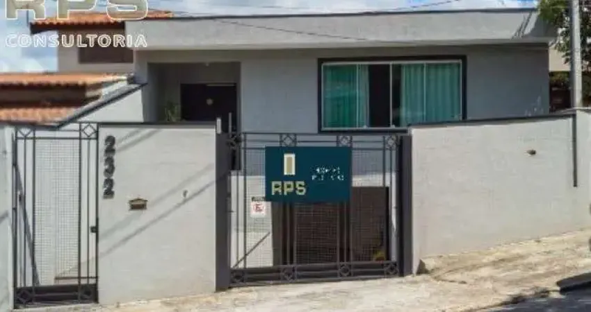 Casa a venda na Vila Junqueira ,  imóvel com 3 suítes, 1 escritório, Sala de estar e sala de jantar + 1 quarto. Varanda com vista para pedra grande