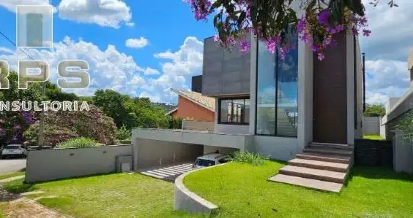 Casa Alto Padrão, pronta para morar, no Condomínio Figueira Garden em Atibaia, à poucos metros do lago, com vista deslumbrante para o lago e montanhas