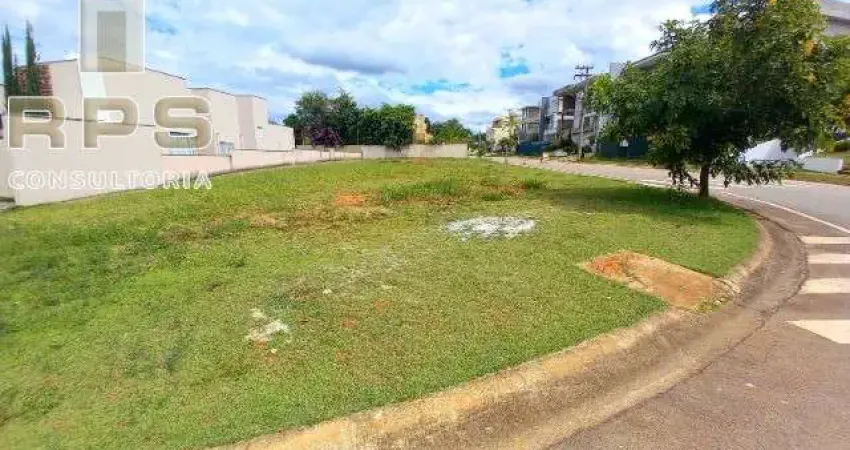 Terreno de 717m² à venda no Figueira Garden em Atibaia, excelente topografia,  lazer completo, condomínio clube e fácil acesso pela Fernão Dias