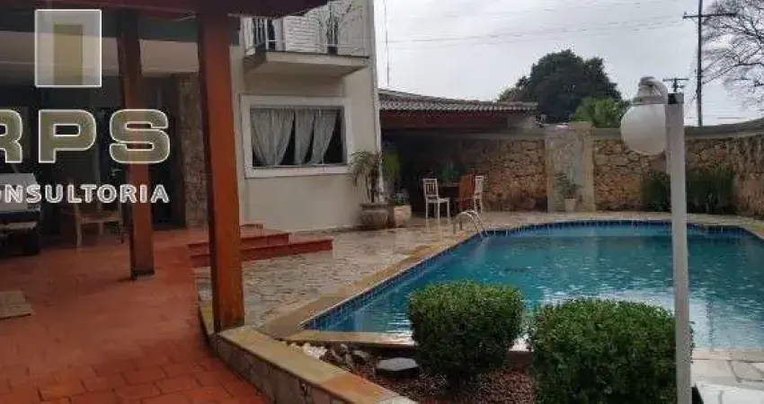 Casa na Vila Petropolis em Atibaia com 3 quartos e 7 vagas de garagem