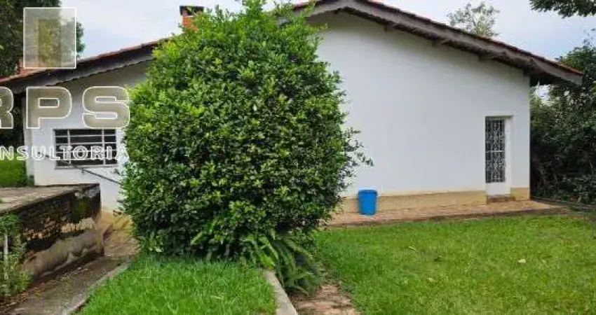Casa à venda com 3 quartos, sendo 1 suíte, 2 salas amplas próxima do centro