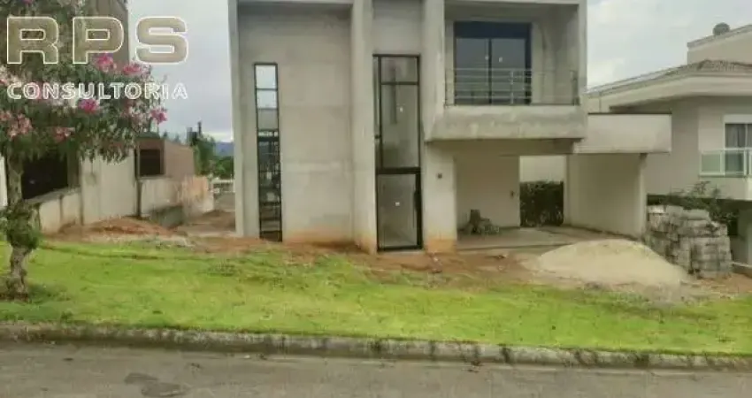 IMPERDÍVEL!! Casa à venda no Condomínio Figueira Garden, valor bem abaixo de mercado, faltando acabamento, com todo material  necessário já comprado!