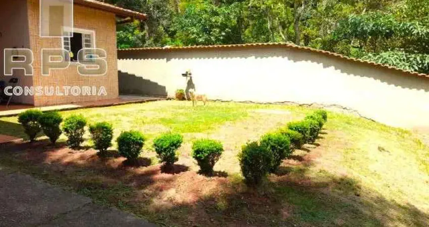 Casa térrea Residencial Itaguassú em Atibaia, 2 minutos da Alameda Lucas, 3 quartos sendo 2 suítes, churrasqueira, vaga para vários carros,