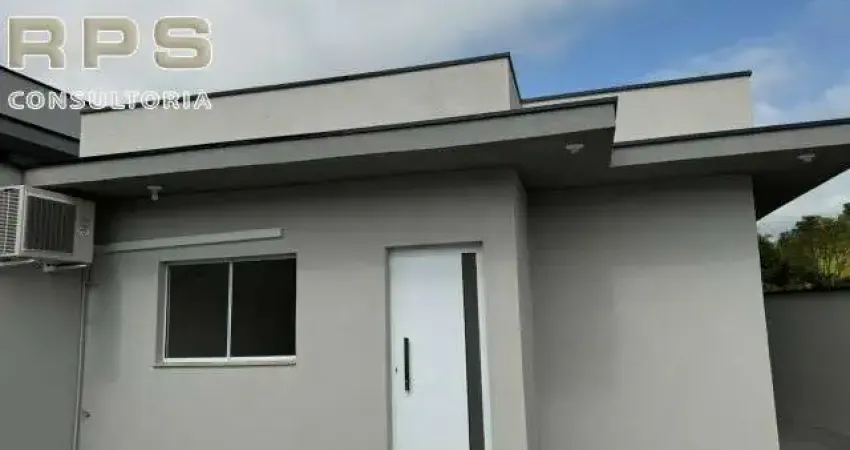 Casa térrea 2 dormitórios, sendo 1 suíte  Sala  Cozinha integrada Quintal,churrasqueira . Garagem para 2 carros, Ar condicionado