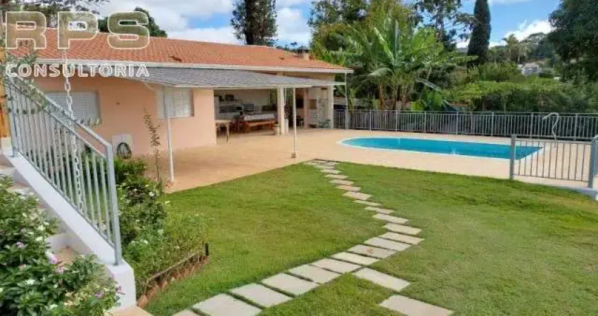Chácara linda no Jardim Estância Brasil em Atibaia .Casa com 03 quartos , 01 suite .  Sala de estar e jantar + Edicula com 02 quartos , piscina