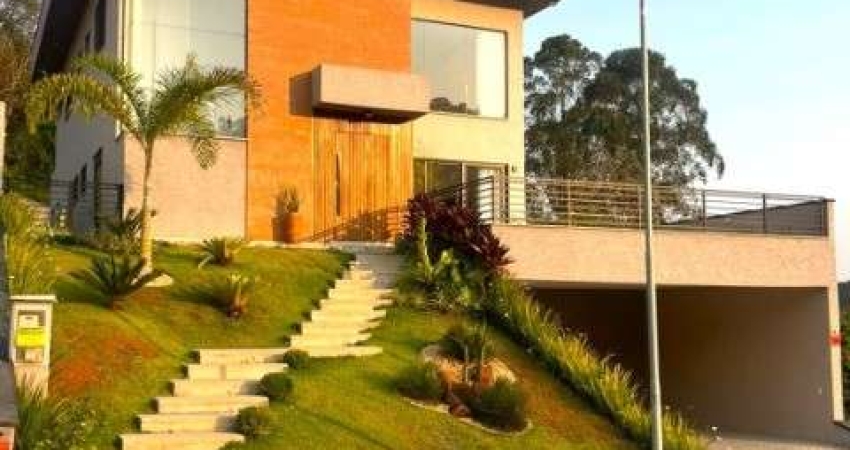 Casa no Condominio Quintas da Boa Vista, 4 suítes sendo 1 delas no andar térreo, piscina, espaço gourmet, repleta de armários e acabamento alto padrão