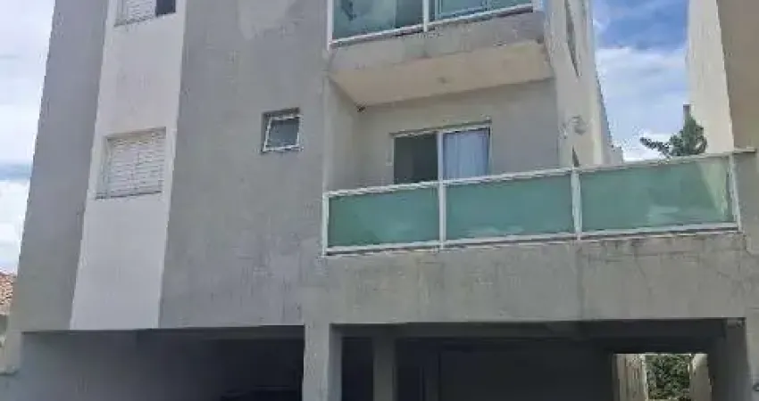 Apartamento residencial no Jd Cerejeiras, com 2 dormitórios, perto da principal avenida e rooftop com uma vista incrível.