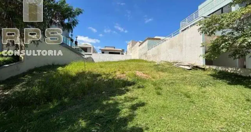 Terreno no Residencial Cambarah em Jarinu, total de 525m² em topografia excelente, pronto para construir. Loteamento conta com clube e segurança 24h