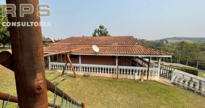 Chácara à venda no Parque das Videiras em Jarinu com 1376m² de terreno plano, edícula de apoio, vista privilegiada, rua tranquila próximo a comércios