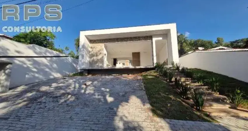 Casa terrea com 3 suítes e escritório no Palavra da Vida, com piscina e fire place..