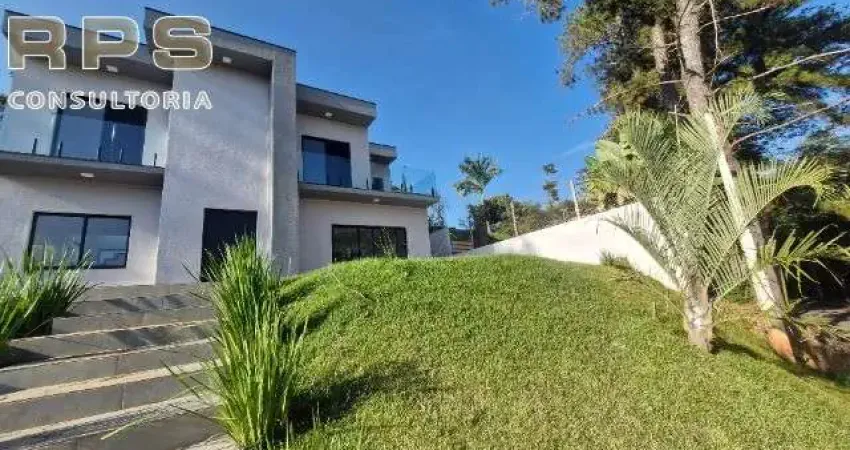 Sobrado com 4 suítes, piscina e vista para o lago no Palavra da Vida