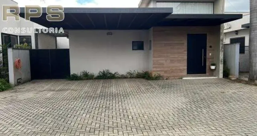 Casa térrea no Reserva Jacarandá em Atibaia, 3 suítes, armários planejados em todos os cômodos, despensa, lavanderia coberta, quintal com ofurô