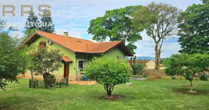 Casa térrea no Samambaia Residencial em Atibaia, 3 suites, casa de hóspedes, 1118m² de terreno, aquecimento solar, ao lado do parque Edmundo Zanoni