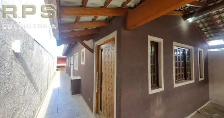 Casa térrea com 2 dormitórios, vagas de garagem cobertas, cozinha espaçosa com armários no bairro Nova Atibaia