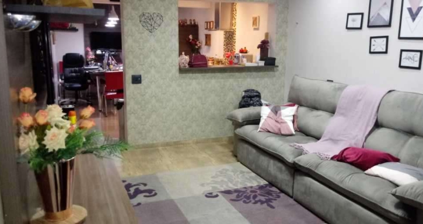 Sobrado espacoso com 2 quartos ( 1 suite ) e 2 vagas garagem cobertas - Vila Re