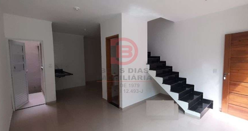 Sobrado Novo em condominio 3 quartos (1 suite) e 2 vagas de garagem - Vila Re