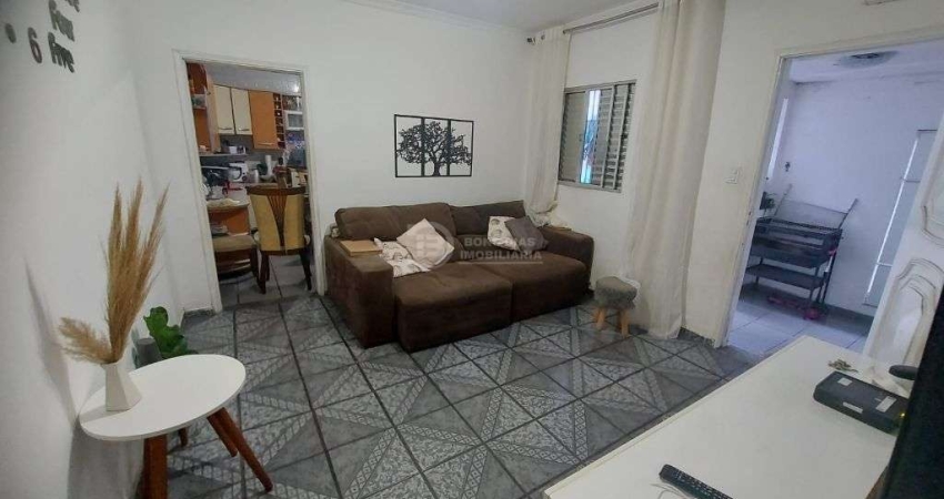 Sobrado a venda na Vila Re - 2 quartos (1 suite) e 1 vaga de garagem coberta.