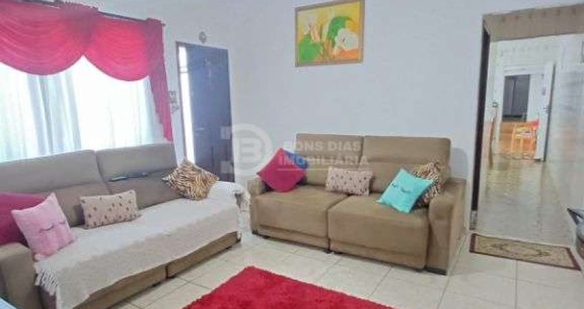 Casa Terrea a Venda no Burgo Paulista, 3 Dormitorios e 5 Vagas, 120m