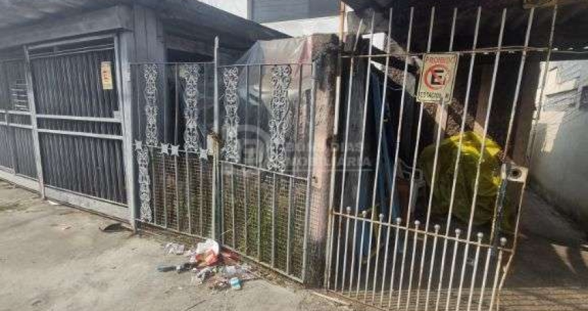 Casa terrea  a venda  na Vila Re, proxiima rua itingucu com uma comercial