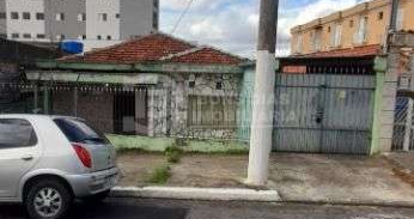 Imovel a venda com duas casas para demolicao em terreno aprox. 10x42m - Vila Re