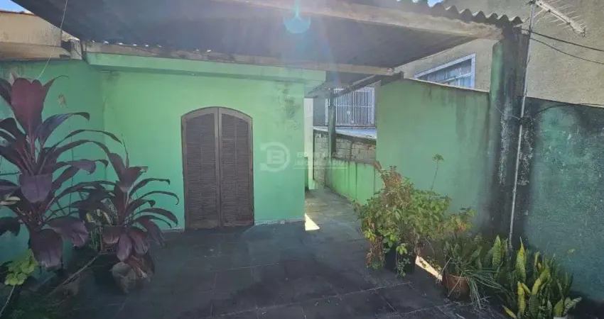 Casa a venda - dividida em 2 residencias - 1 vaga de garagem -V. Taquari - Itaquera