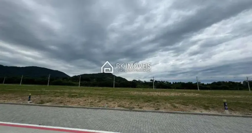 Excelente terreno em Condominio com toda infraestrutura