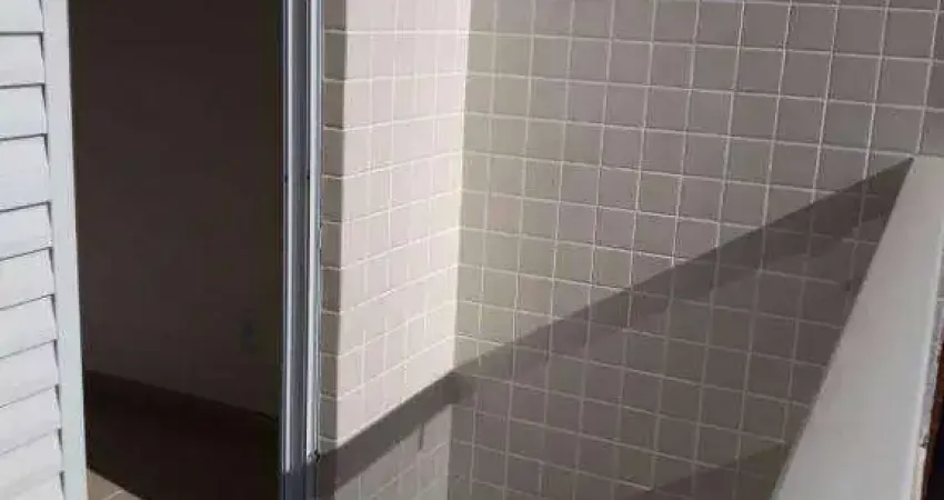 Sobrado com 2 quartos  à venda, 54 m² por R$ 245.000 - Jardim Melvi - Praia Grande/SP