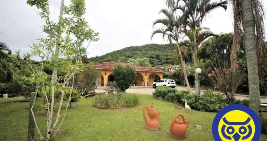Chácara próxima da praia em Sambaqui, Florianópolis