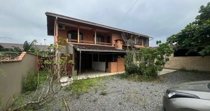 Casa com 4 quartos à venda na rua Papa João Paulo II, Ubatuba, São Francisco do Sul