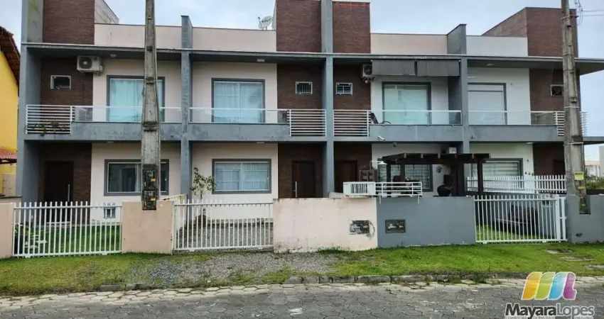 SOBRADO GEMINADO A 130MTS DA PRAIA DO ITAGUAÇU - SÃO FRANCISCO DO SUL