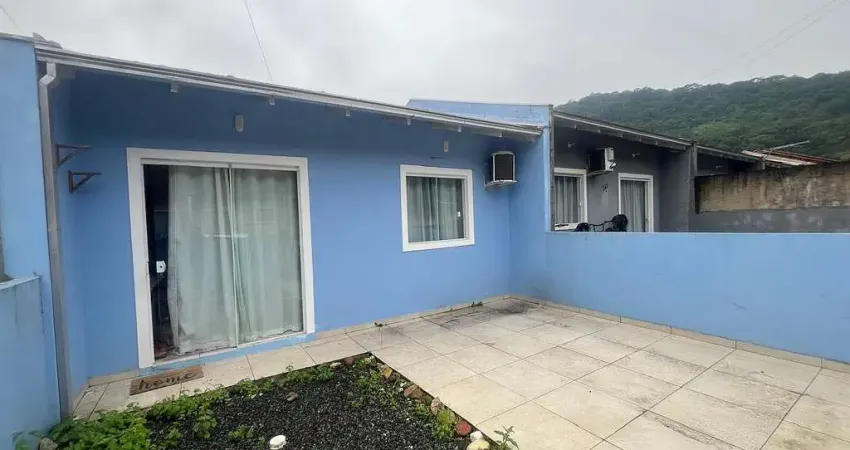 CASA GEMINADA PARA LOCAÇÃO NA REGIÃO CENTRAL, SÃO FRANCISCO DO SUL,SC