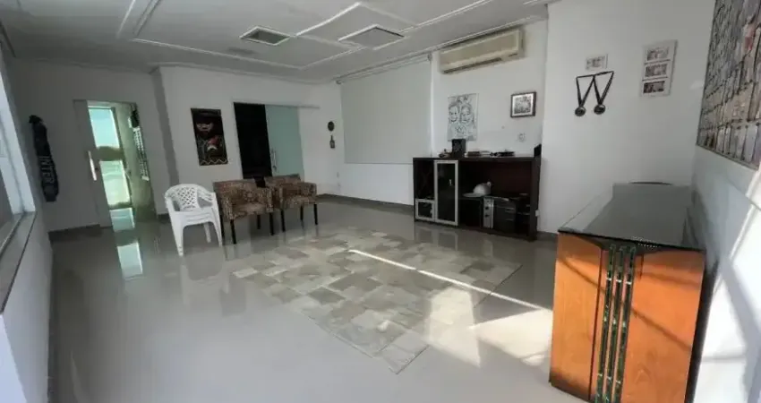 Excelente casa a venda em condominio fechado no alphaville i