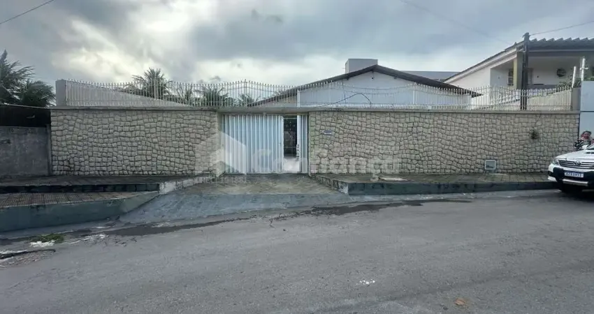 Casa com 3 quartos à venda na Rua Abílio Martins, 1730, Pici, Fortaleza