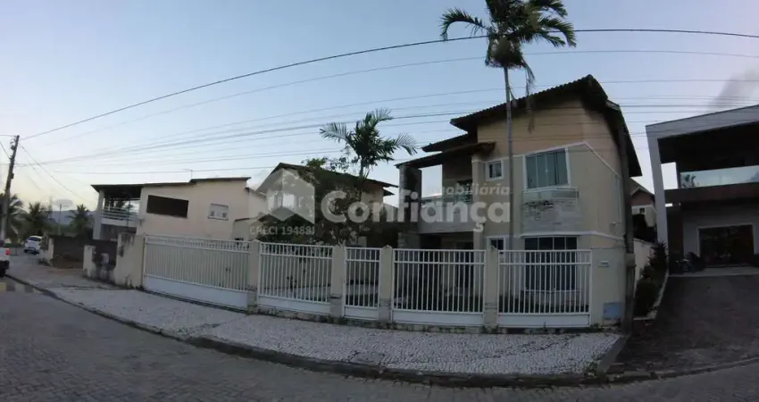 Casa Alto Padrão no Condomínio Colinas de Maranguape em Maranguape/CE