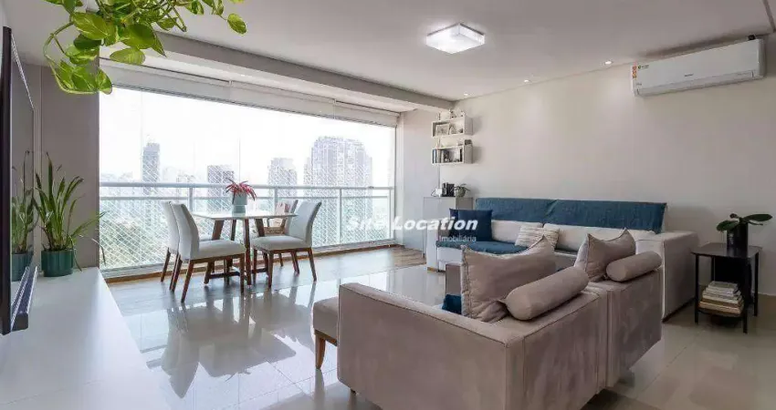 121128 Cobertura duplex mobiliada no Brooklin com amplo terraço e vista livre.