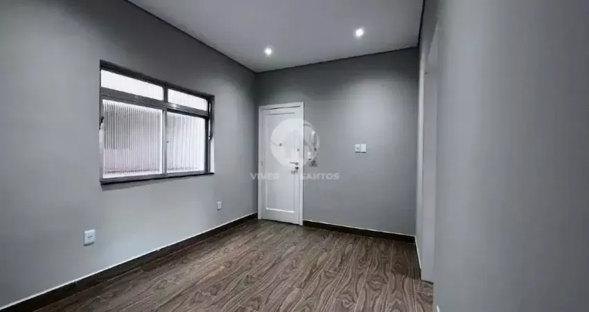 Apartamento reformado com 2 quartos no Boqueirão em Santos