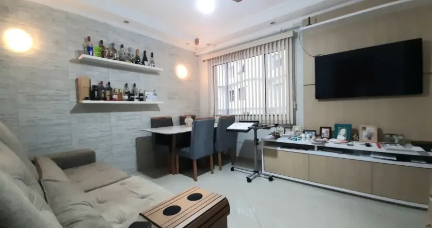 Apartamento com 1 dorm/todo reformada/prédio frente mar/porcelanato/1 vaga